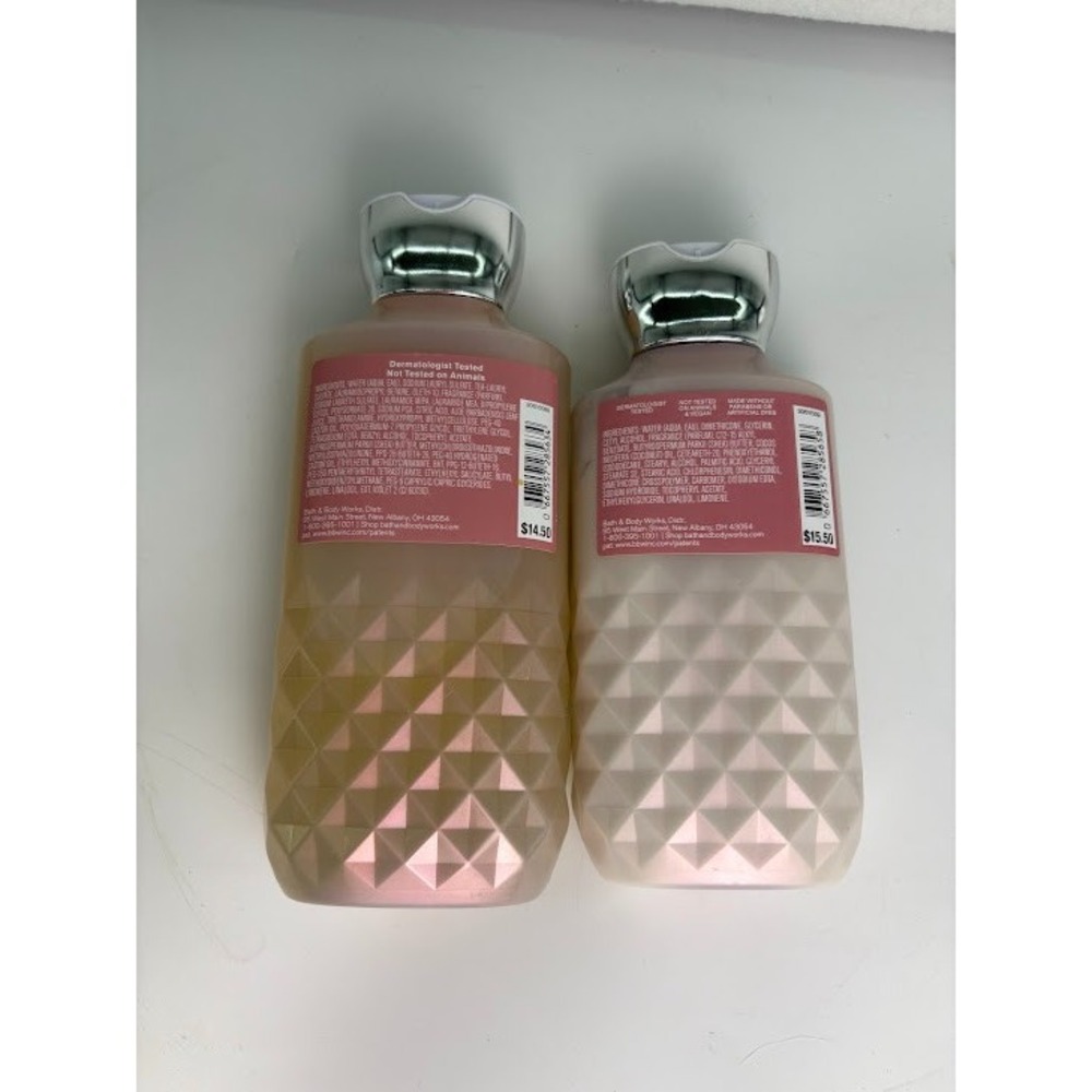 Bath and Body Works Strawberry Snowflakes Lotion and Shower Gel - Picture 4 of 4